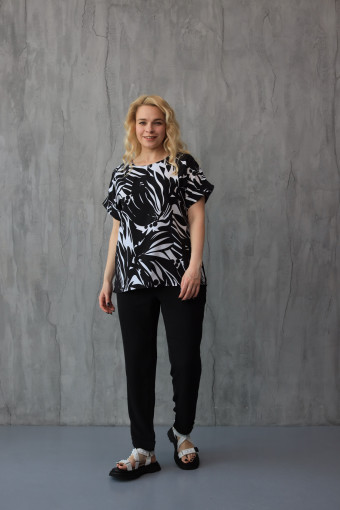 Літній жіночий костюм